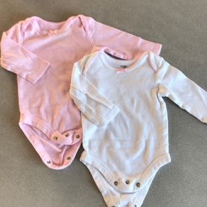 Set of two longsleeve onesies